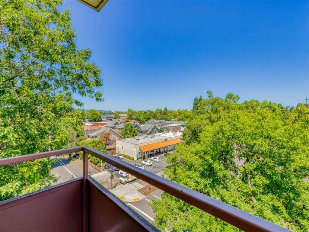 Photos and Video of Irvington Apartments in Portland, OR